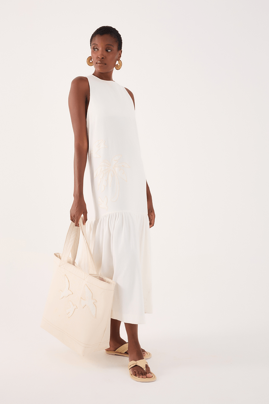 Dress With Embroidered Appliques_1
