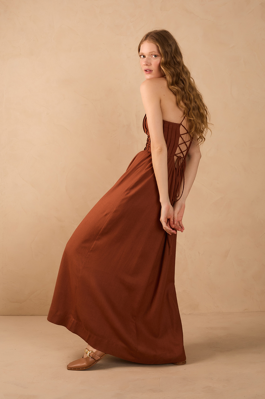 Brown Mate Square Neck Sleeveless Seam Bodice Back Ties Maxi Dress in Mate Brown