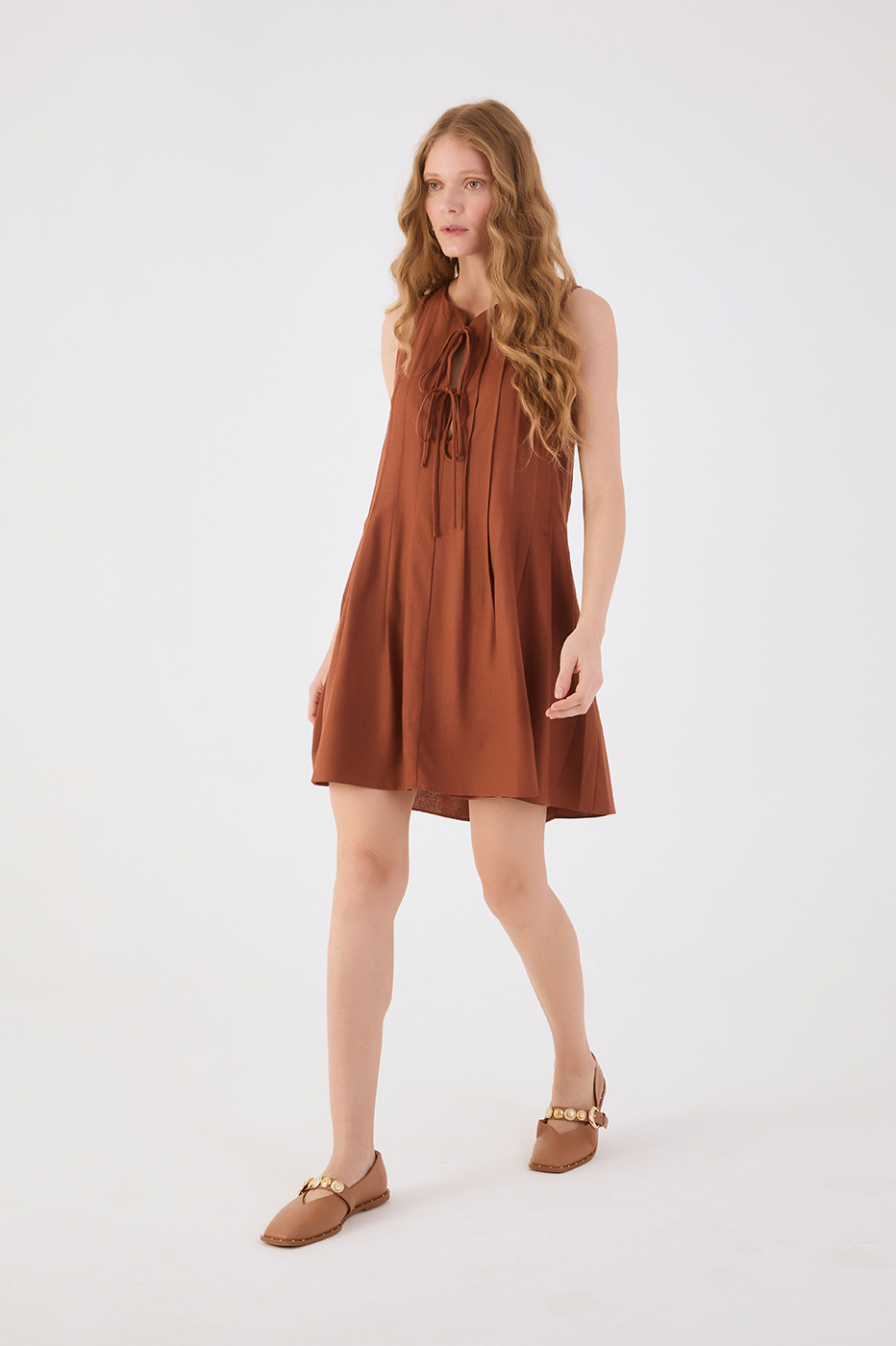 Brown Mate Pleats Front Ties Sleeveless Linen Mini Dress_2