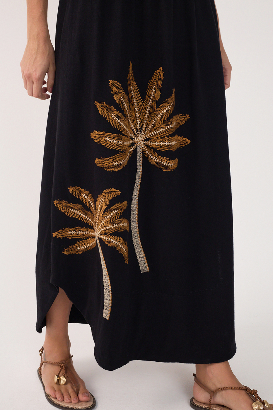 Black Embroidered Coqueiros Maxi Dress_5