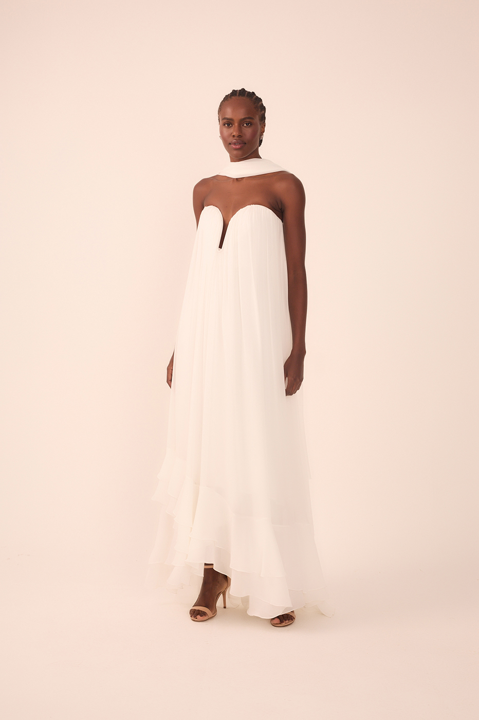 Off-White Chiffon Strapless Gown with Waist Tie – Thati Amorim Collection_2