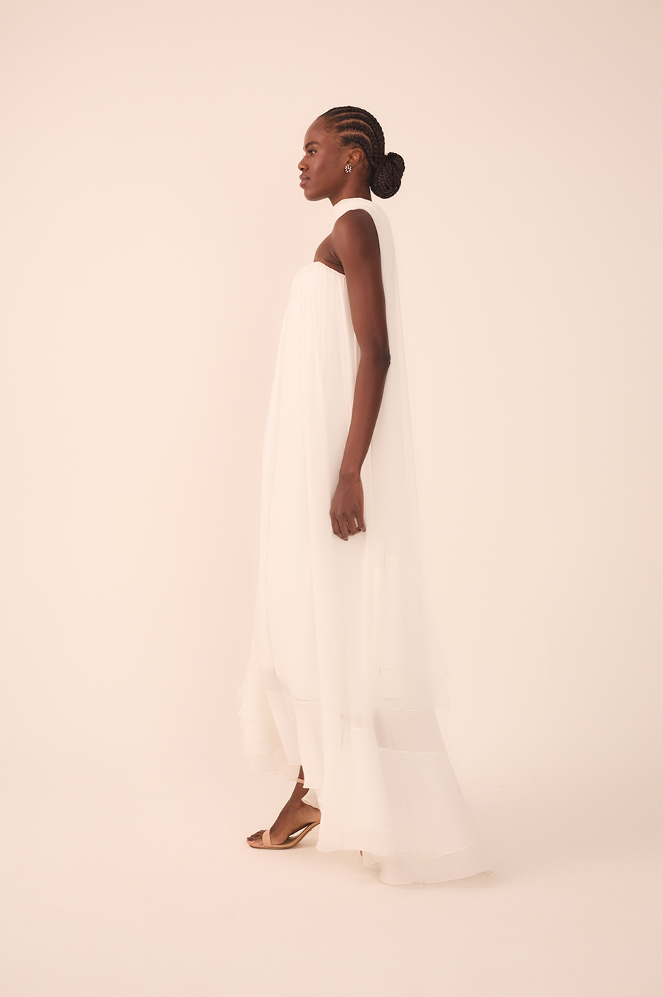 Off-White Chiffon Strapless Gown with Waist Tie – Thati Amorim Collection_4