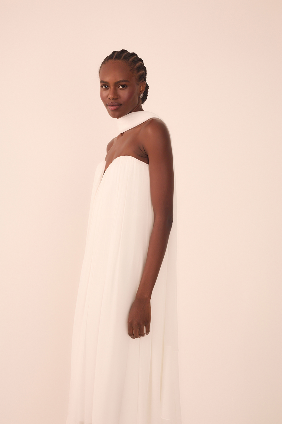 Off-White Chiffon Strapless Gown with Waist Tie – Thati Amorim Collection