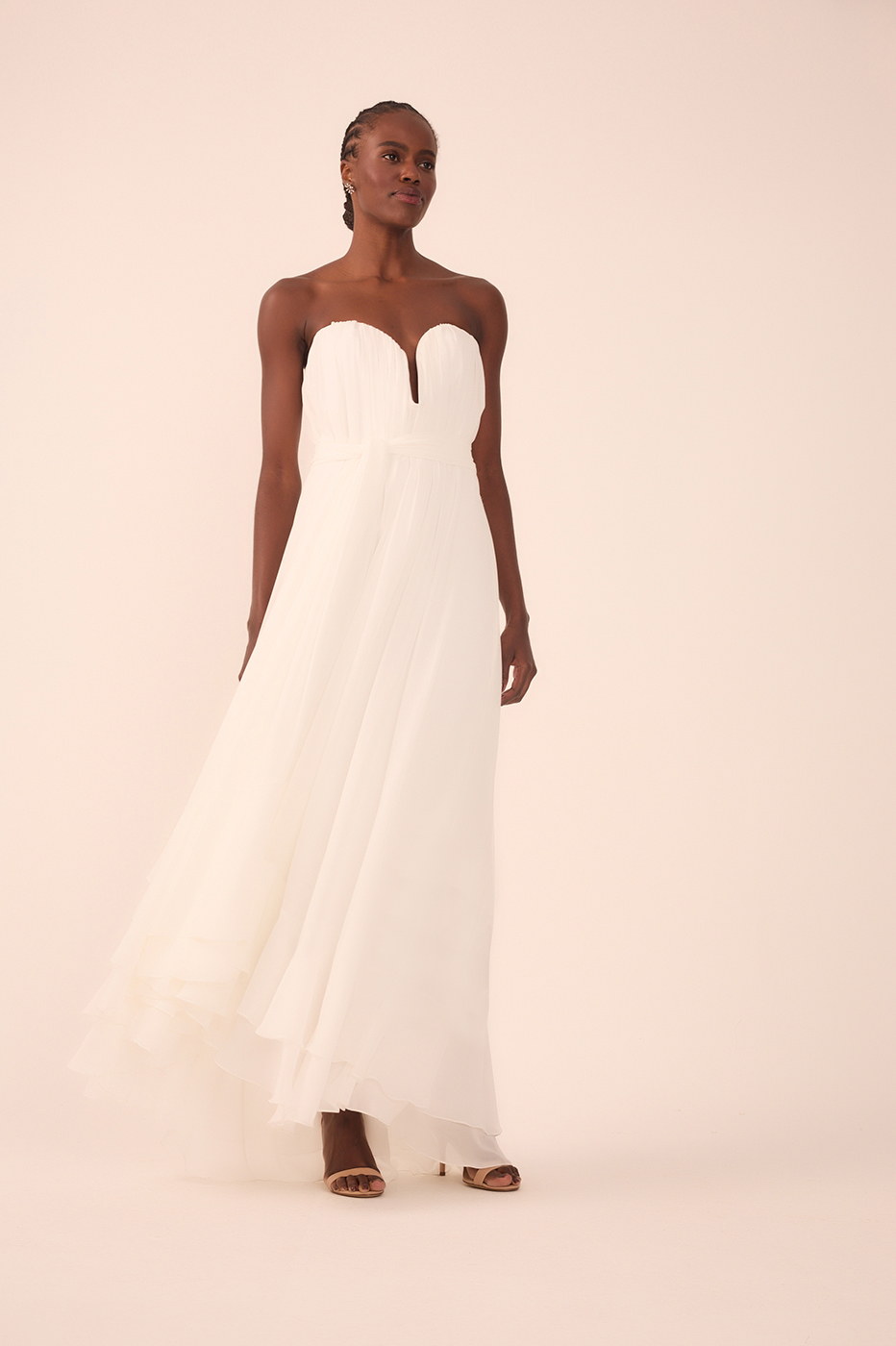 Off-White Chiffon Strapless Gown with Waist Tie – Thati Amorim Collection