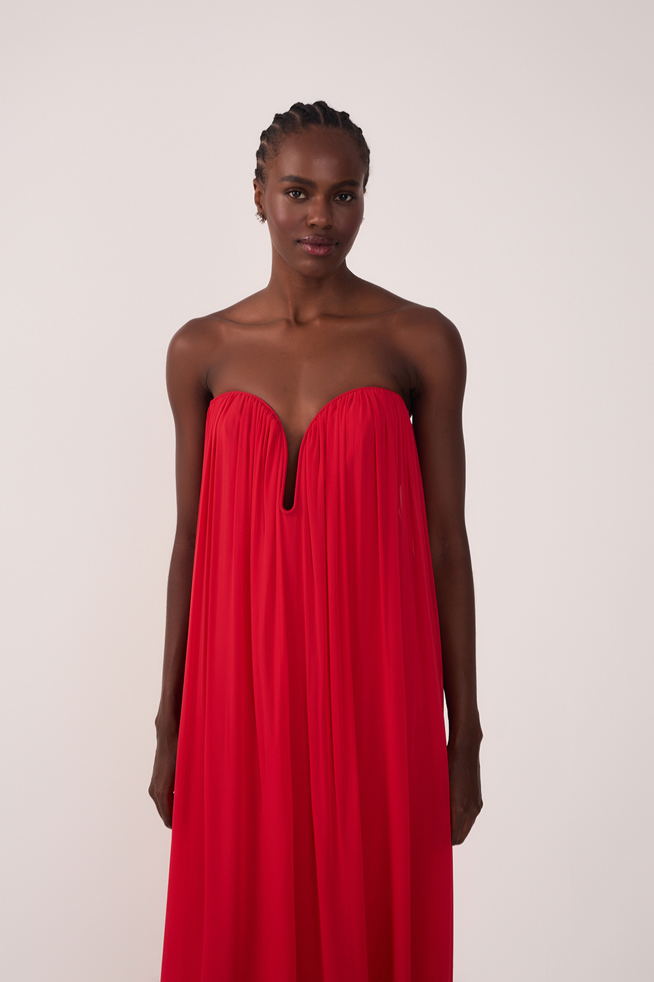 Sunset Red Chiffon Strapless Gown with Waist Tie – Thati Amorim Collection