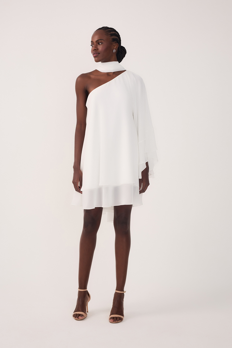 Off White Asymmetric One-Shoulder Chiffon Gown with Waist Tie -  Thati Amorim Collection_4