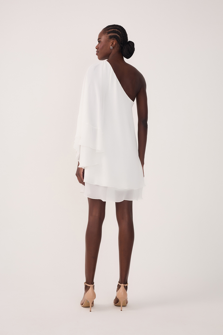 Off White Asymmetric One-Shoulder Chiffon Gown with Waist Tie -  Thati Amorim Collection_8