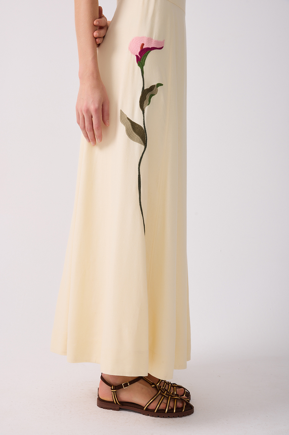Off-white Embroidered Flora Sleeveless Linen Maxi Dress_4