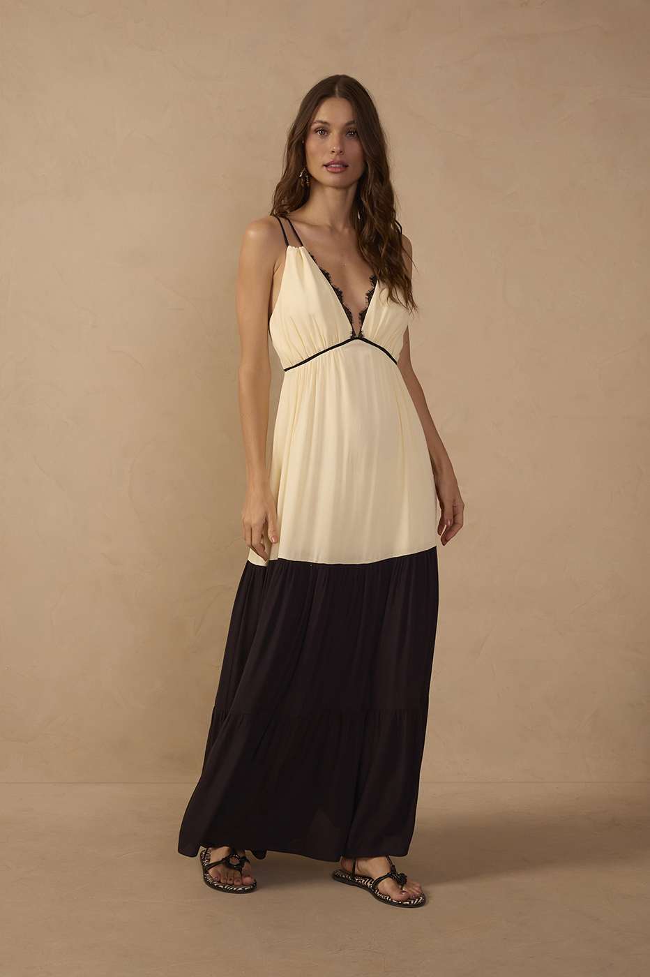 Long Ggt Dress Lace Neckline_1