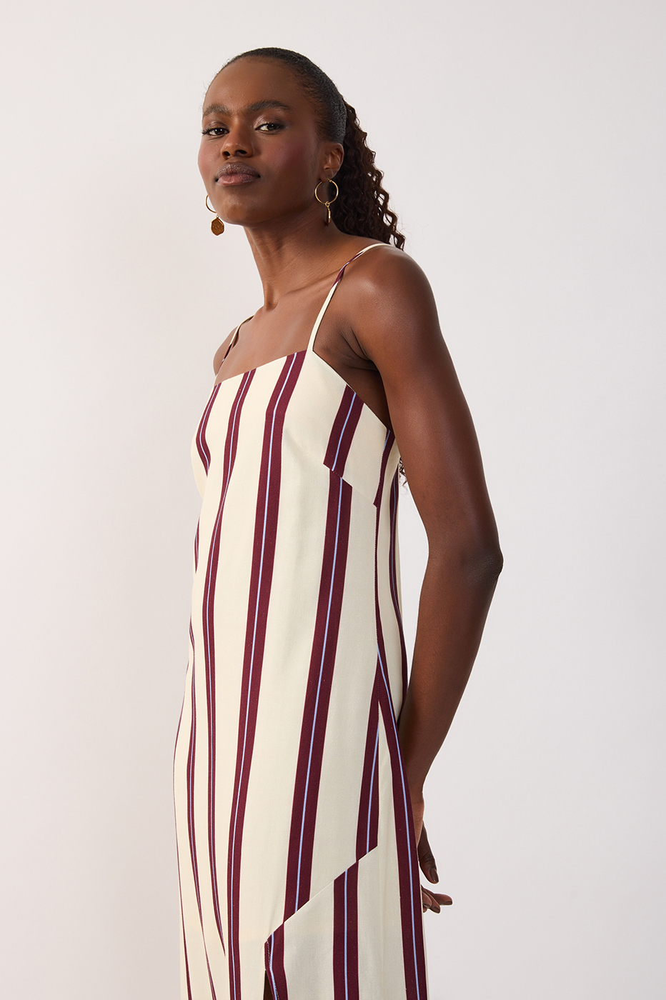 Off-white Linear Square Neck Side Slit Adjustable Straps Maxi Dress_4