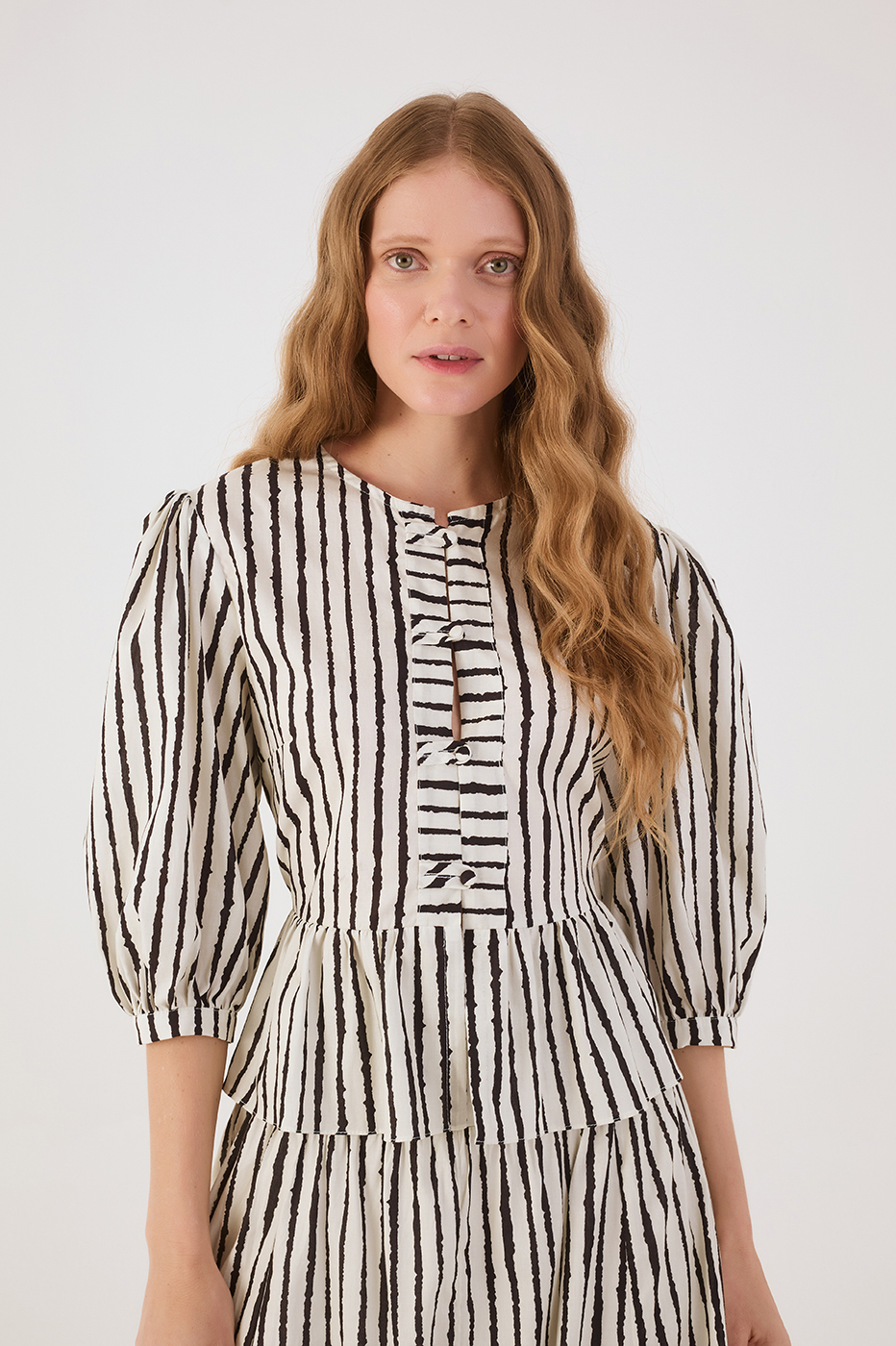 Bicolor Icarai Buttoned Puff Sleeve Peplum Blouse