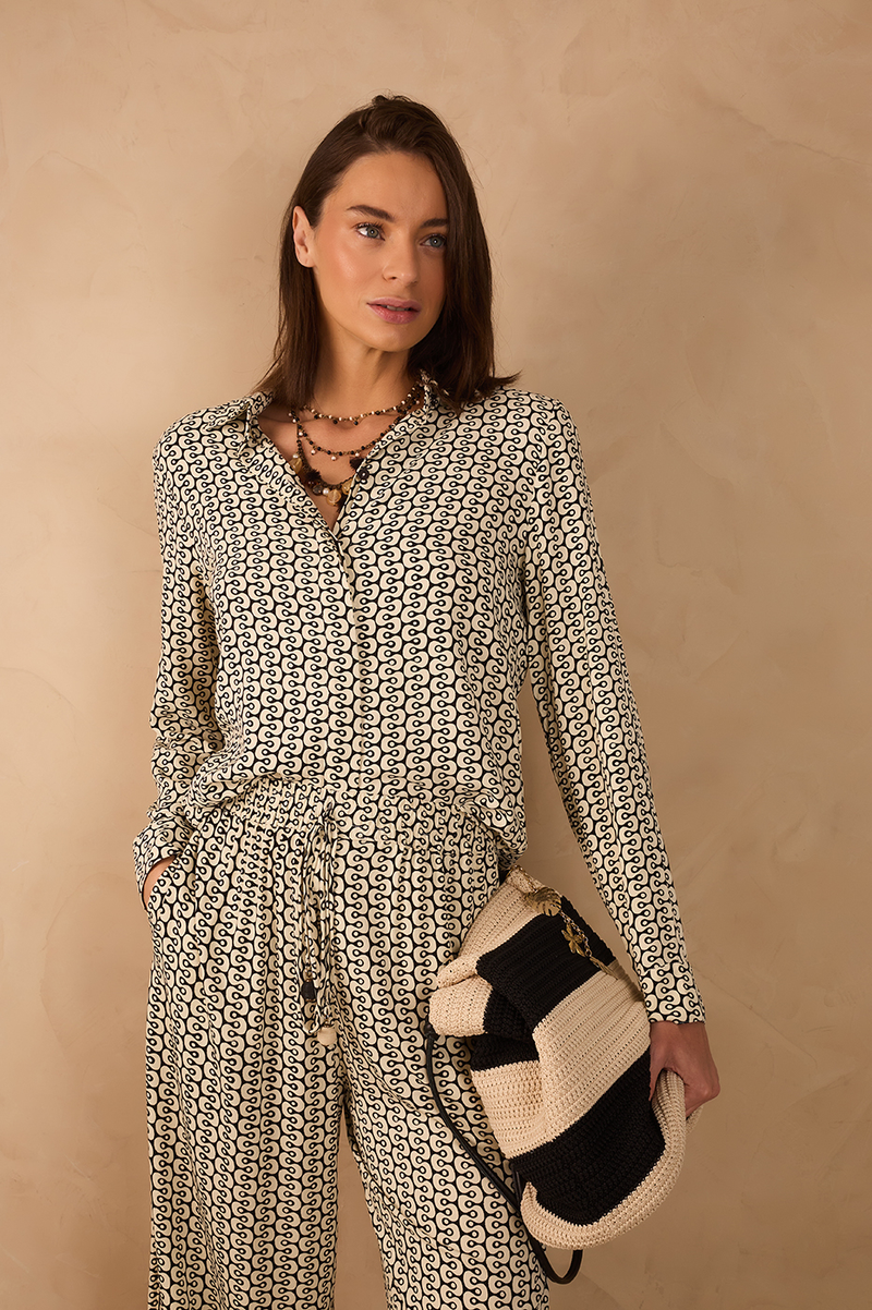 Black Ipanema Collared Long Sleeve Crepe Shirt_1