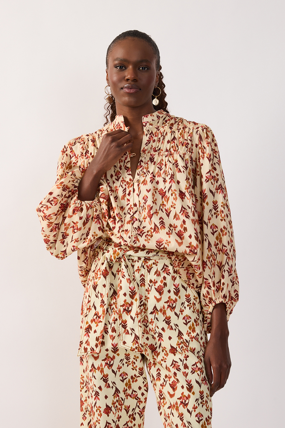 Off-White Buttoned Pleated Blouse_2