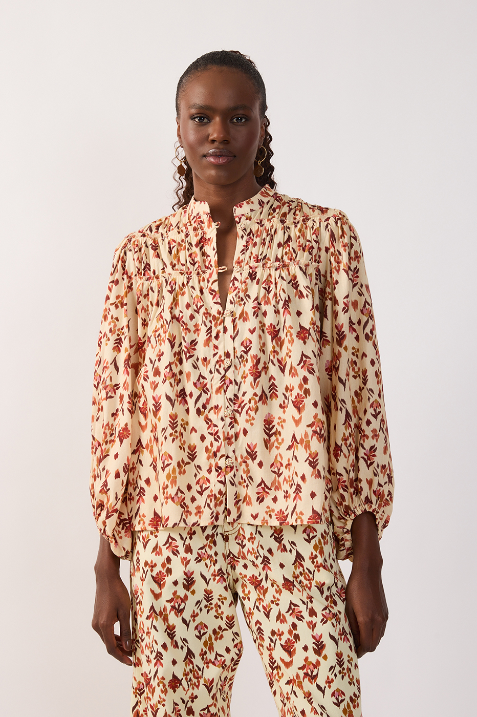Off-White Buttoned Pleated Blouse_5