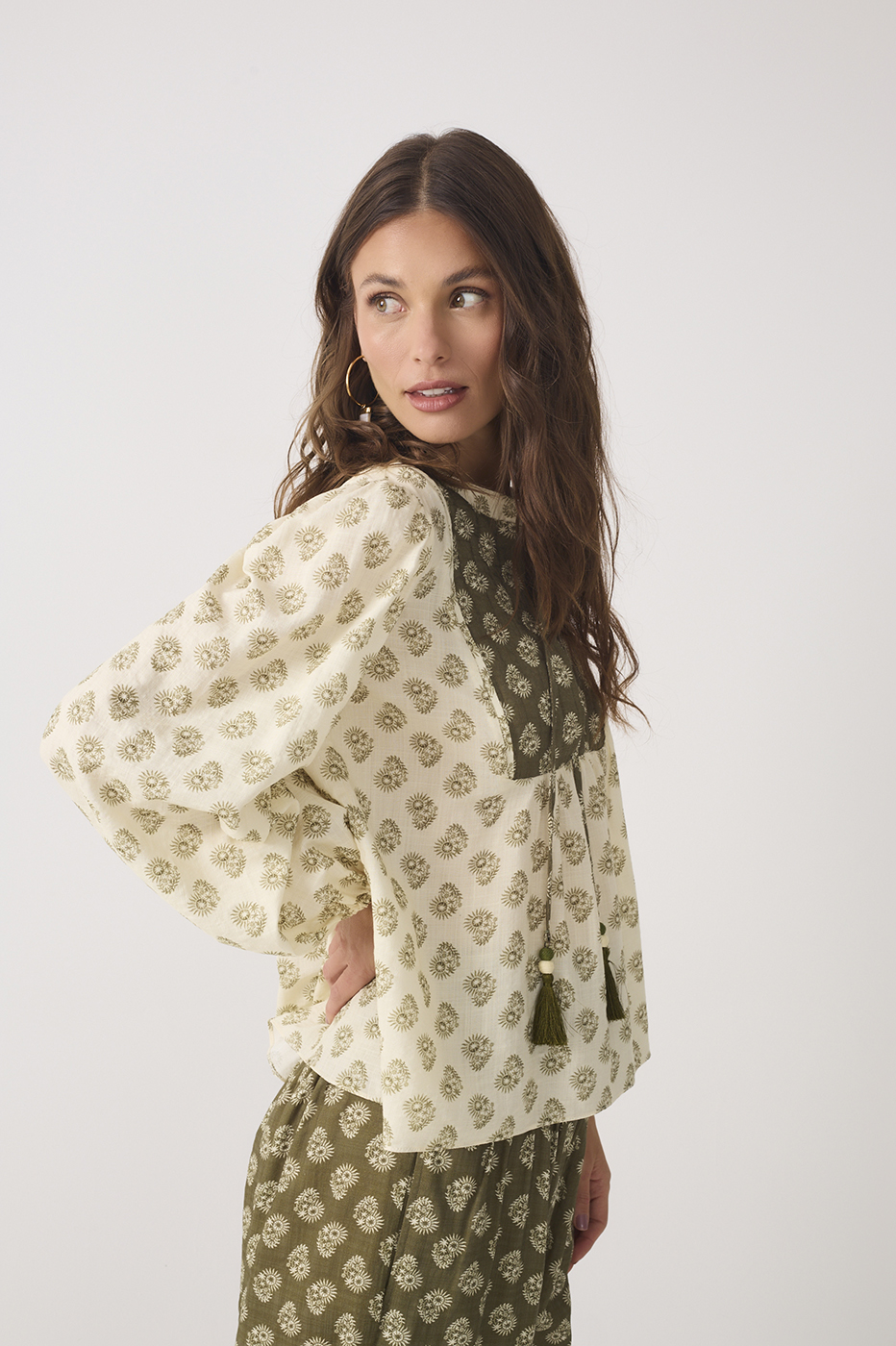 Off-White Front Ties Wide Sleeve Blouse_4