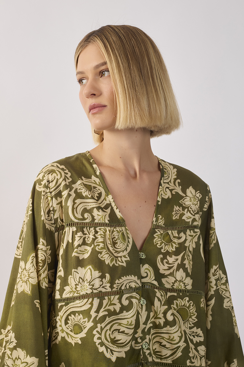 Green Buttoned Lace Long Sleeve Blouse_3