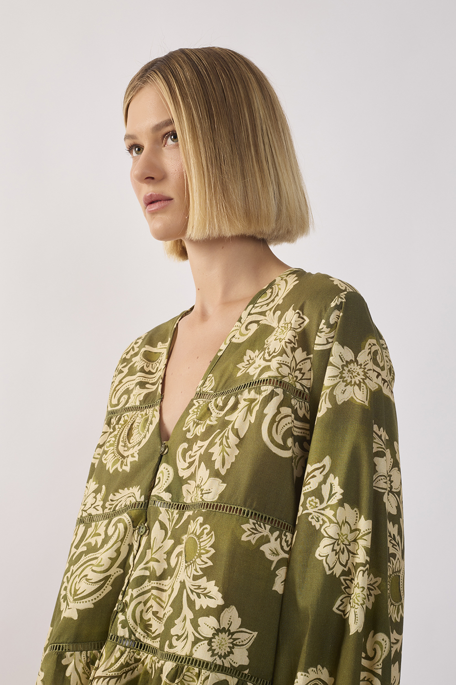 Green Buttoned Lace Long Sleeve Blouse_4