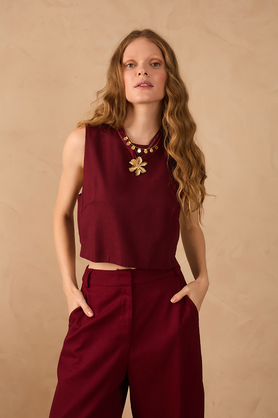 Wine Bossa Crew Neck Sleeveless Blouse