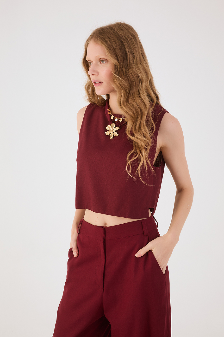 Wine Bossa Crew Neck Sleeveless Blouse