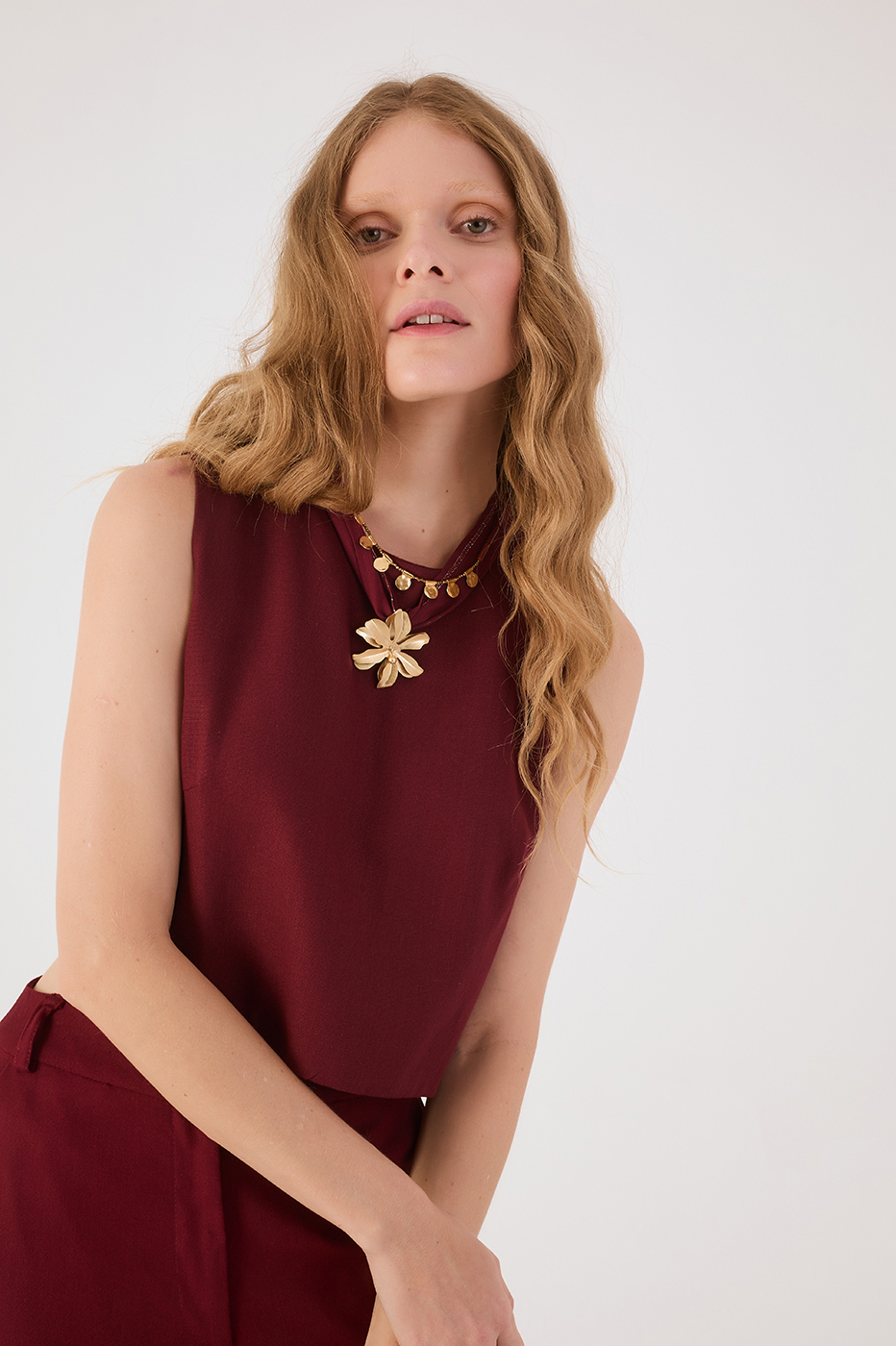 Wine Bossa Crew Neck Sleeveless Blouse