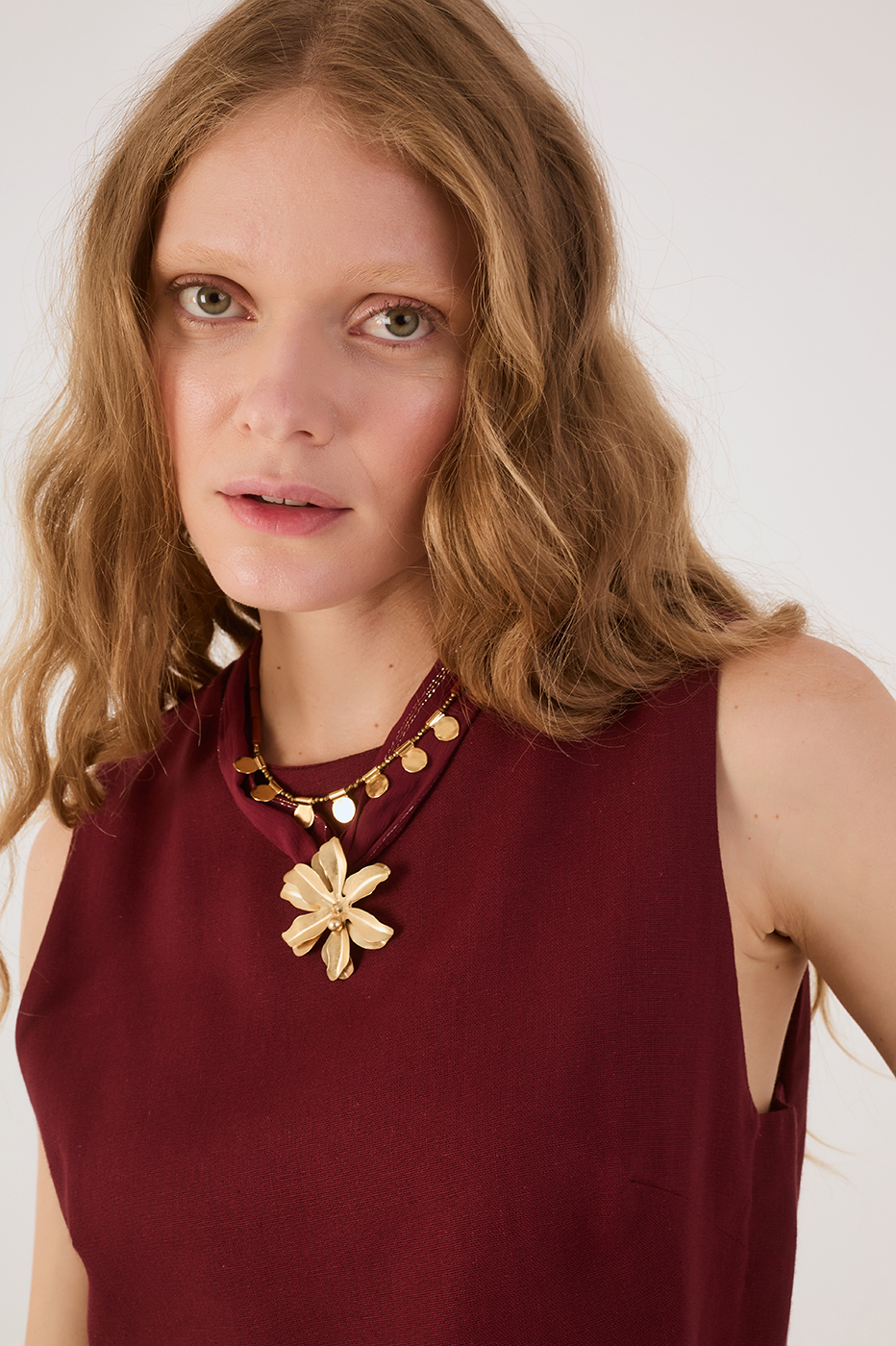 Wine Bossa Crew Neck Sleeveless Blouse