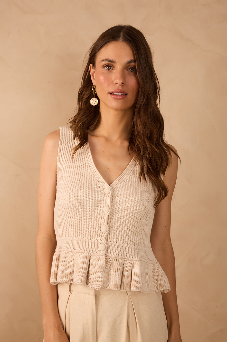 Off-White V Neck Buttoned Sleeveless Tricot Peplum Blouse