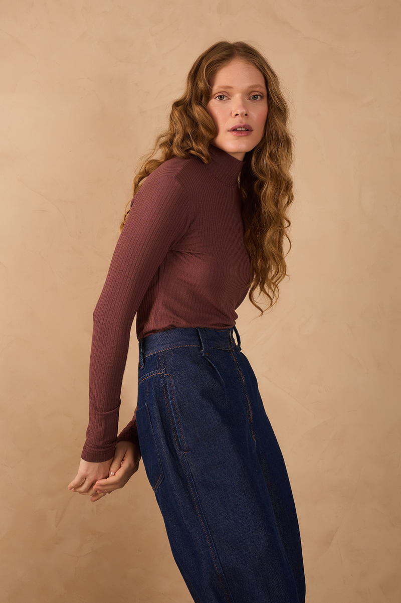 Brown Caffeine Ribbed Turtleneck_1
