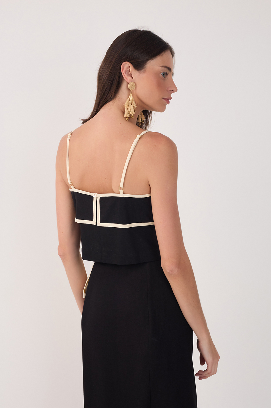 Black Square Neck Back Button Crop Top_4