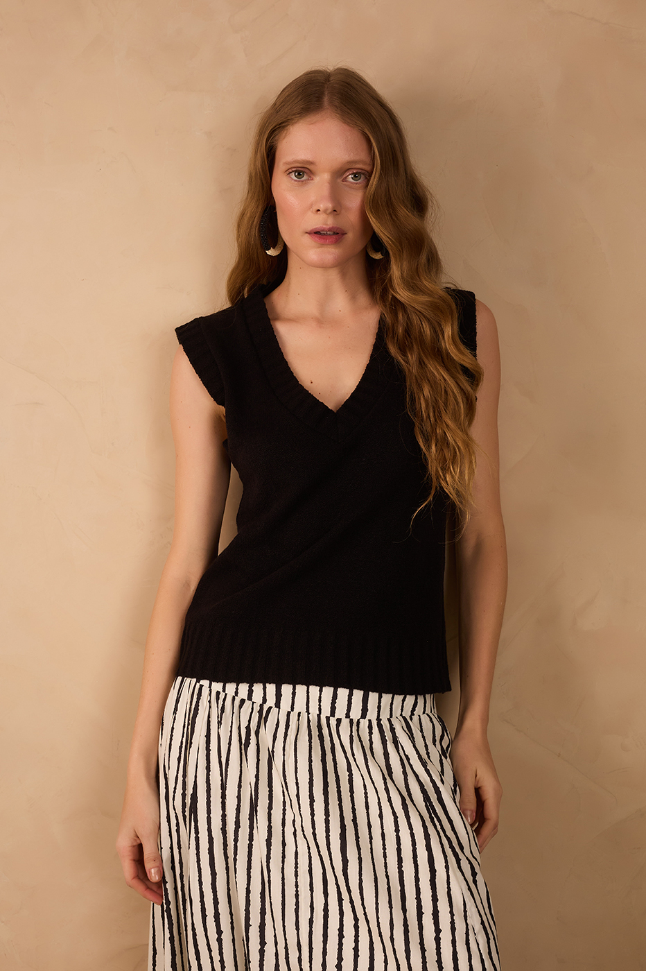 Black V Neck Sleeveless Tricot Vest