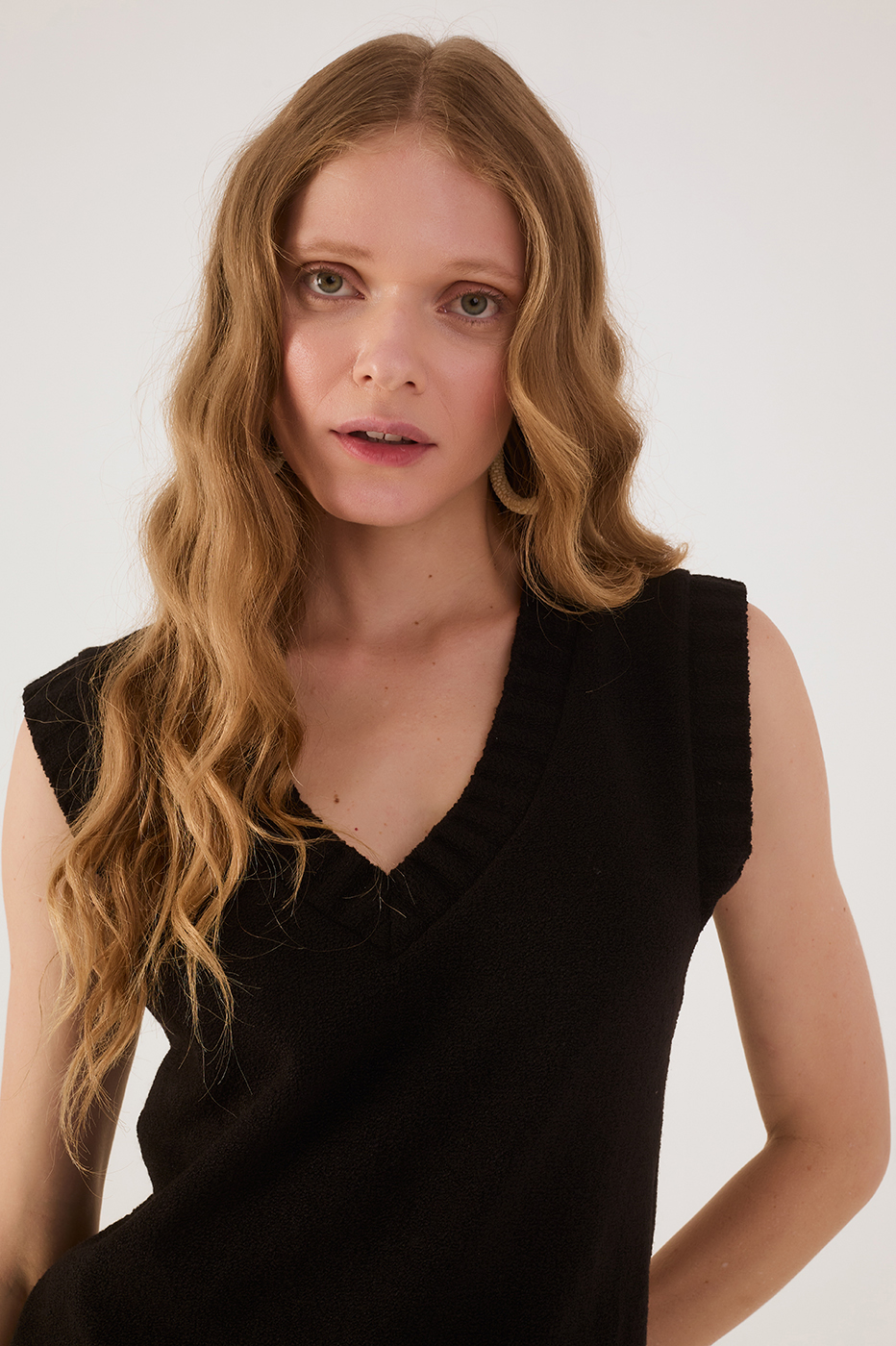 Black V Neck Sleeveless Tricot Vest