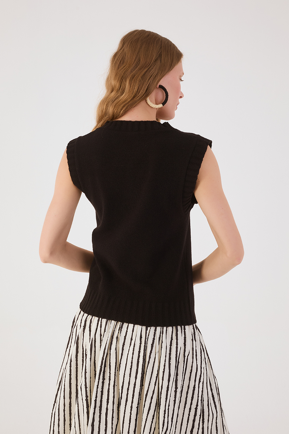 Black V Neck Sleeveless Tricot Vest