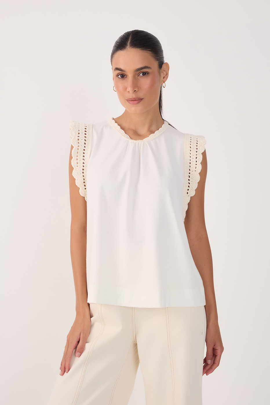 Off-White Sleeveless Crochet Blouse_5