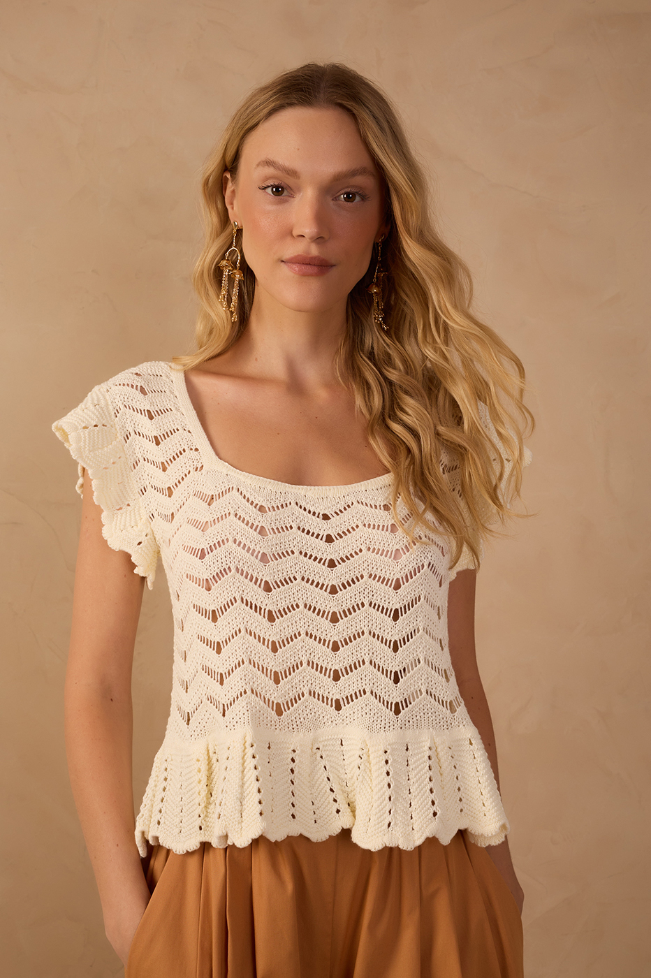 Crochet Neckline Quadrado Top_1