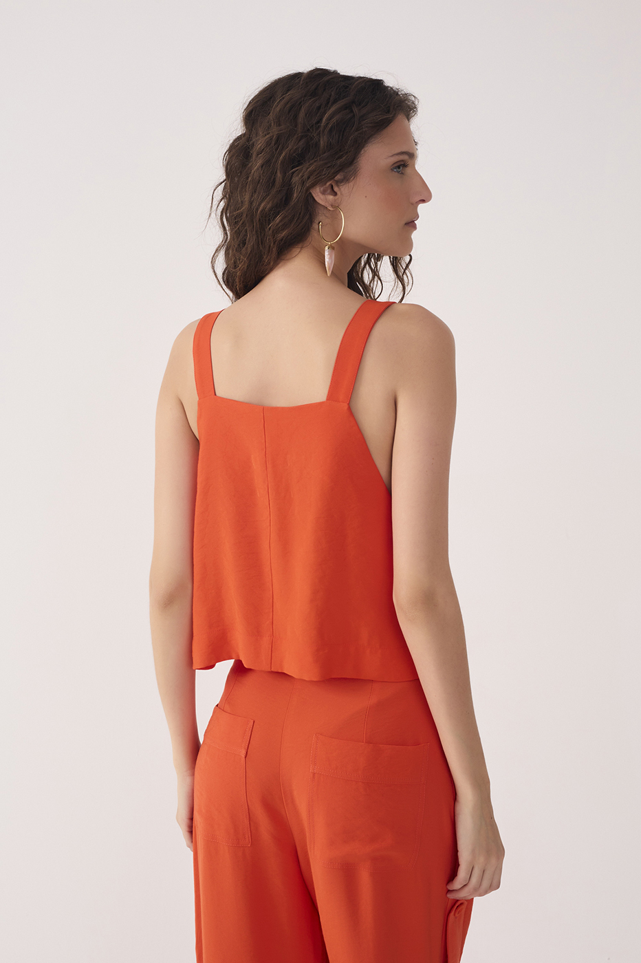 Red Straight Neck Buckle Strap Blouse_5