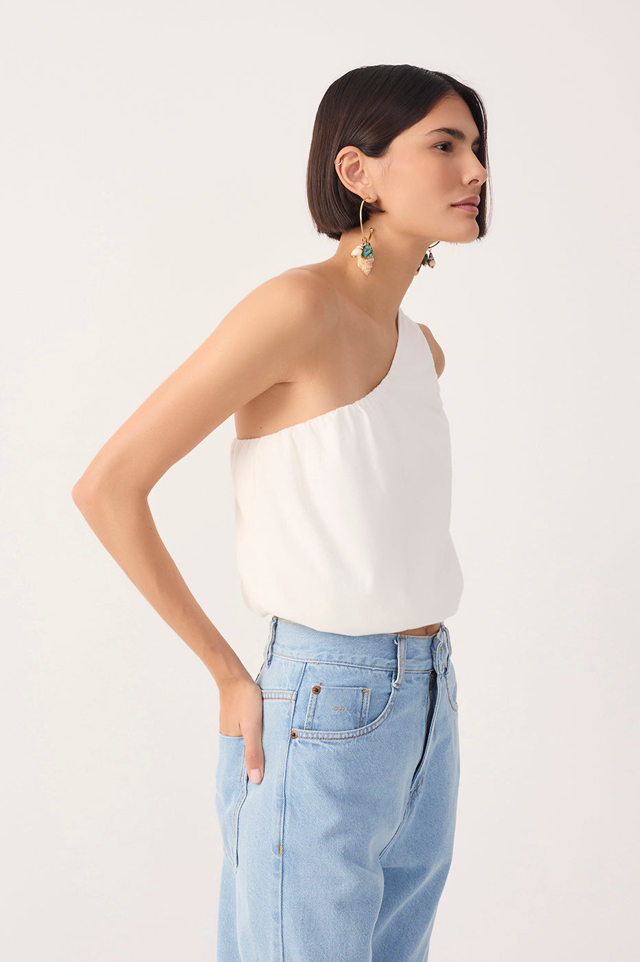 One-Shoulder Balloon Blouse_4