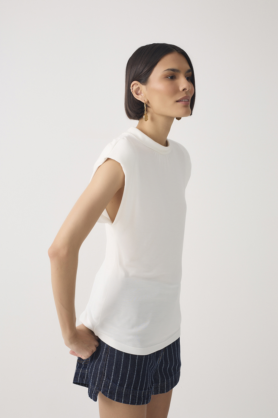 High Neck Shoulder Pad Sleeveless Blouse_3