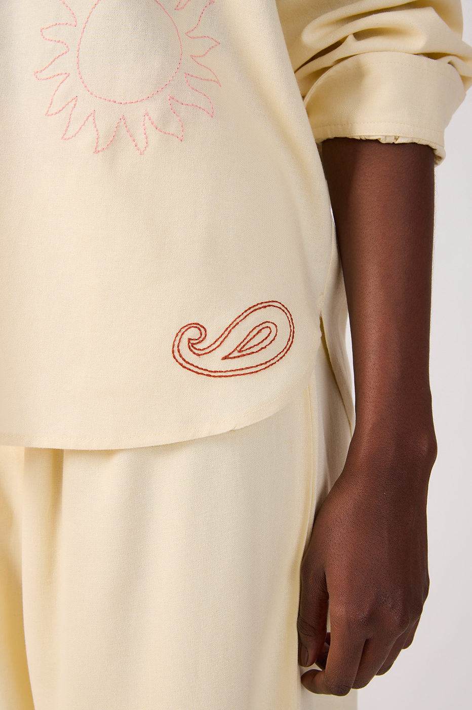 Off-white Embroidered Flora Collared Buttoned Shirt_6