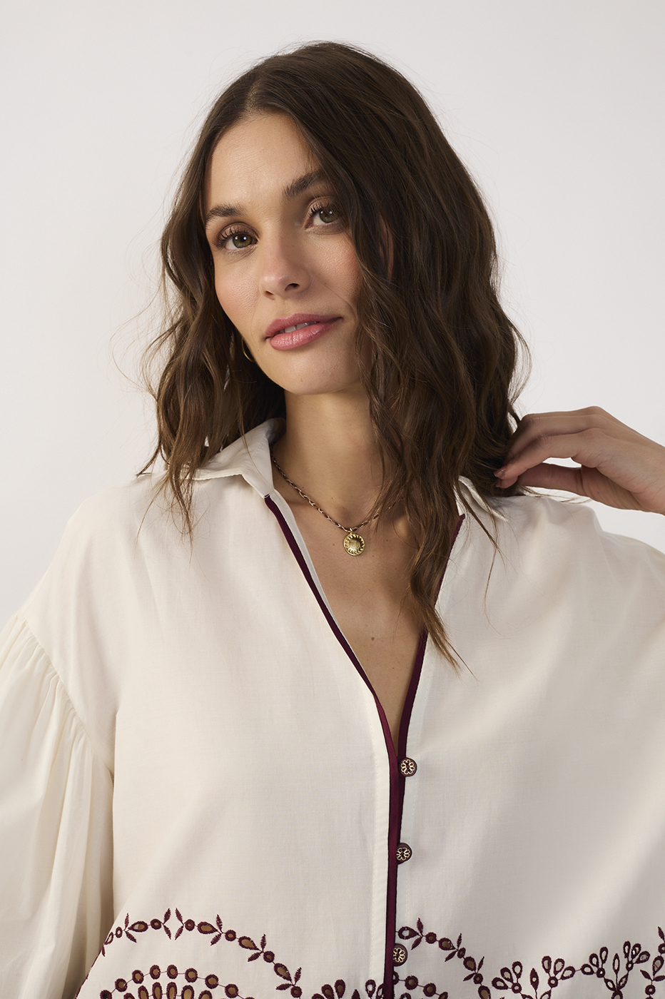 Cotton Embroidered Hem Shirt_5