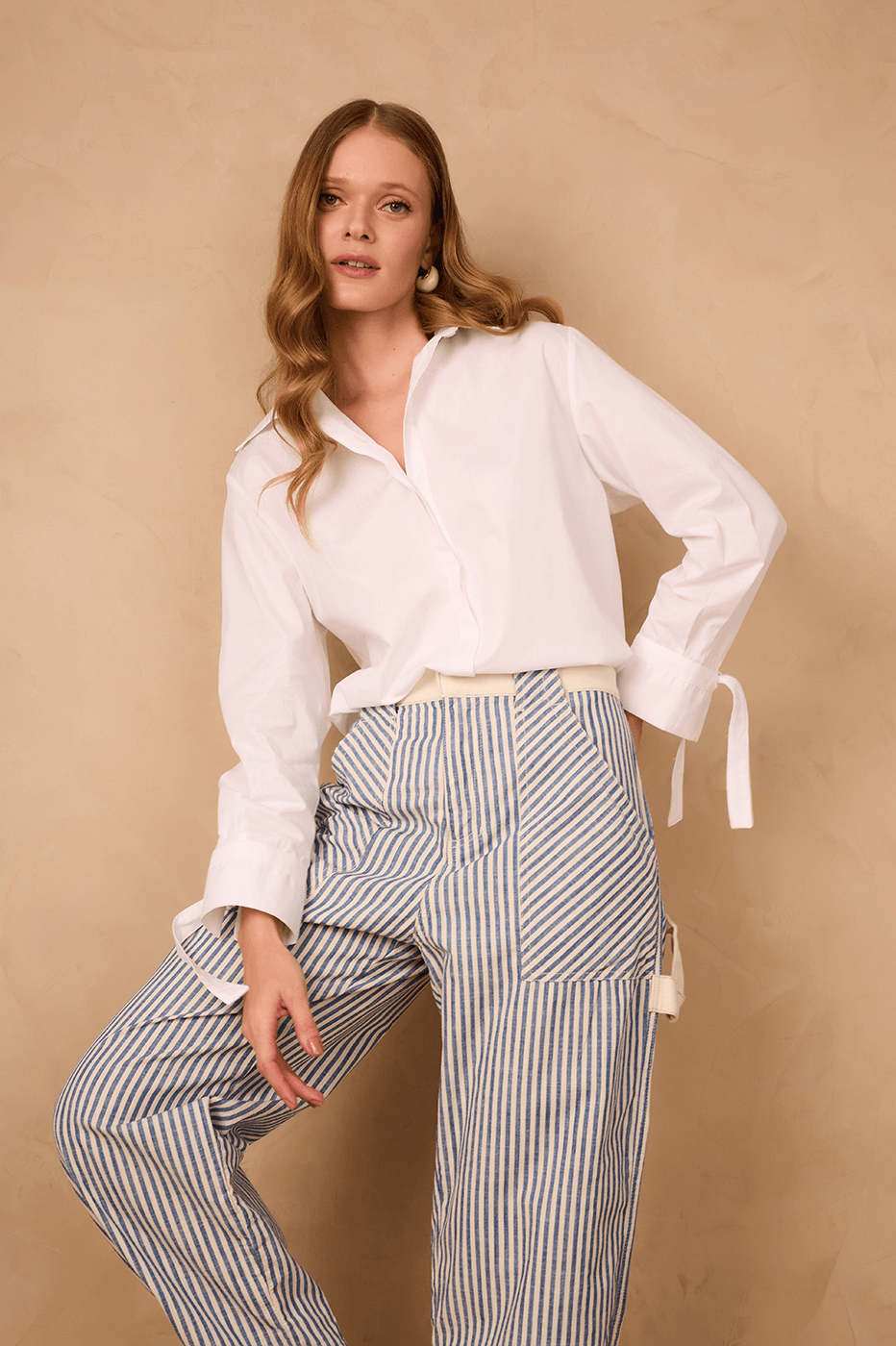 White Collared Buttoned Cuff Ties Cotton Shirt
