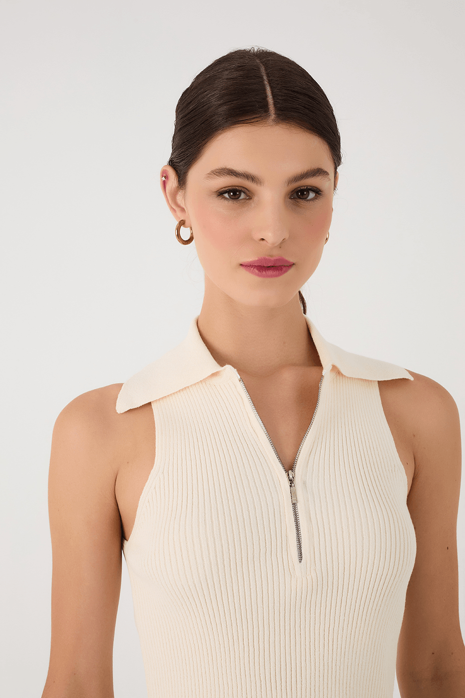 Off-White Ribbed V Neck Zipper Tank Top