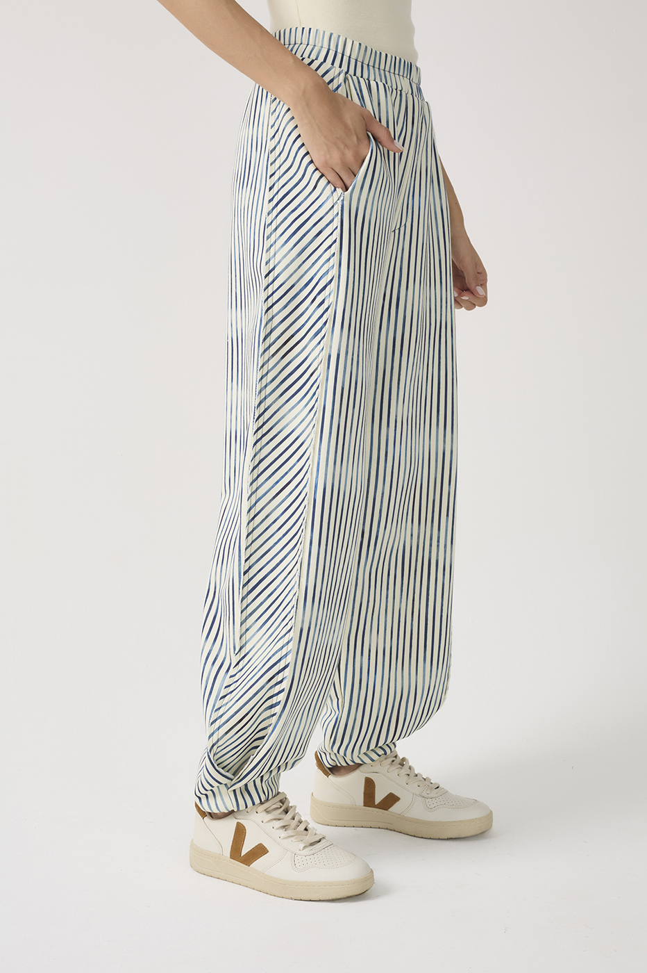 Blue Stripes Smocked Cuffs Sweatpants_5