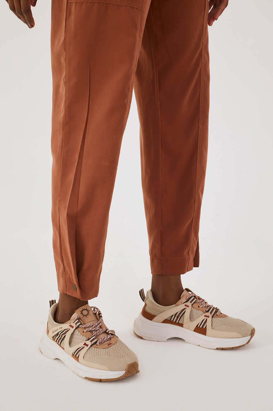 Brown Mate Elastic Waitband Front Pockets Pants