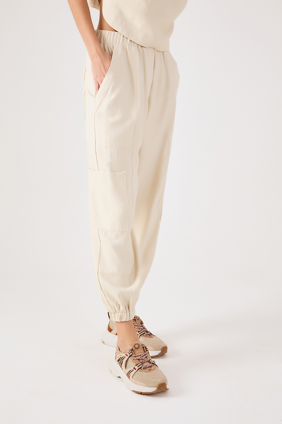 Off-White Elastic Waist Cuffs Pockets Pants