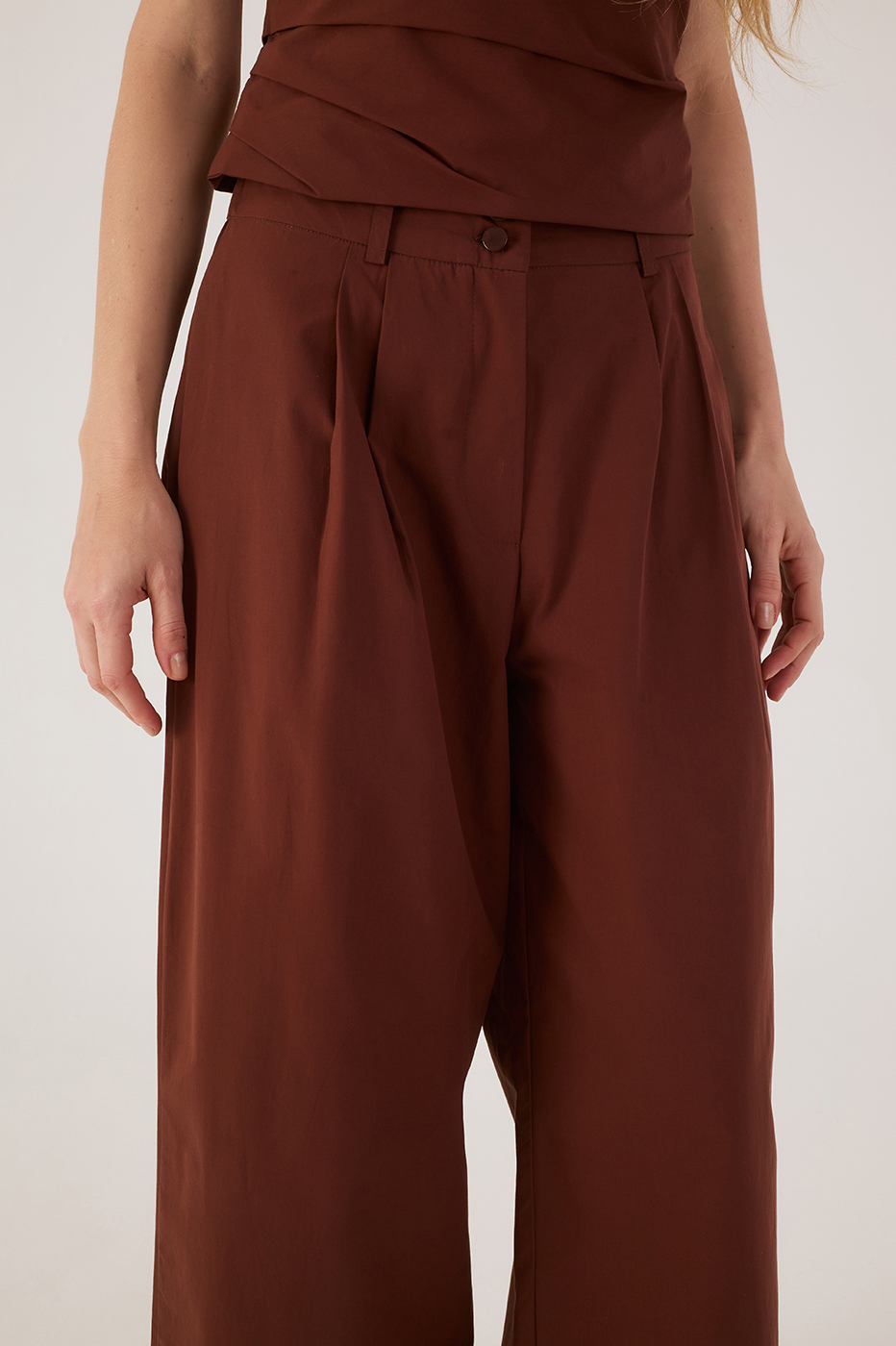 Brown Pleats Elastic Waistline Pockets Cotton Pants