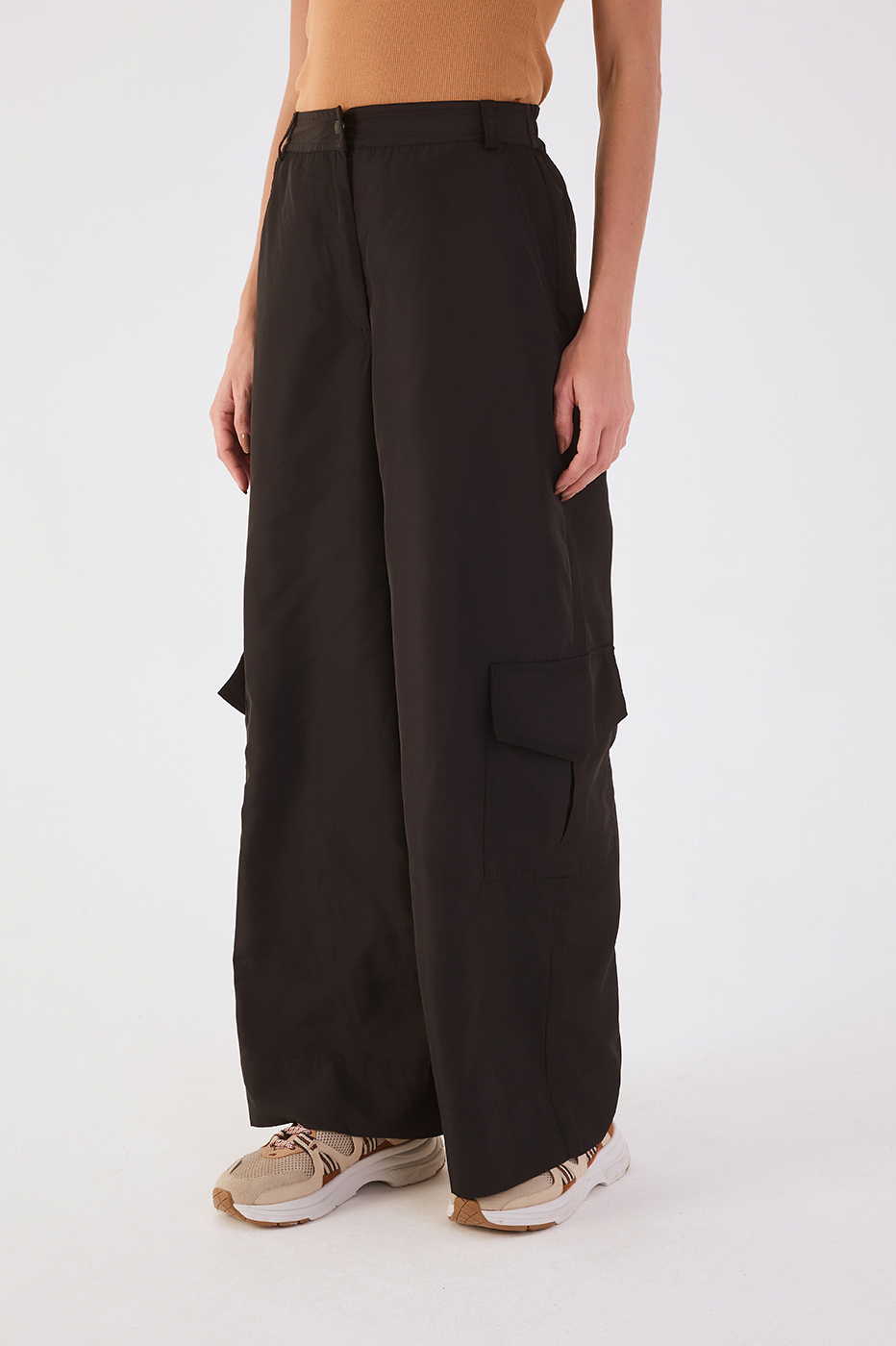 Black Elastic Waist Pockets Utility Pants
