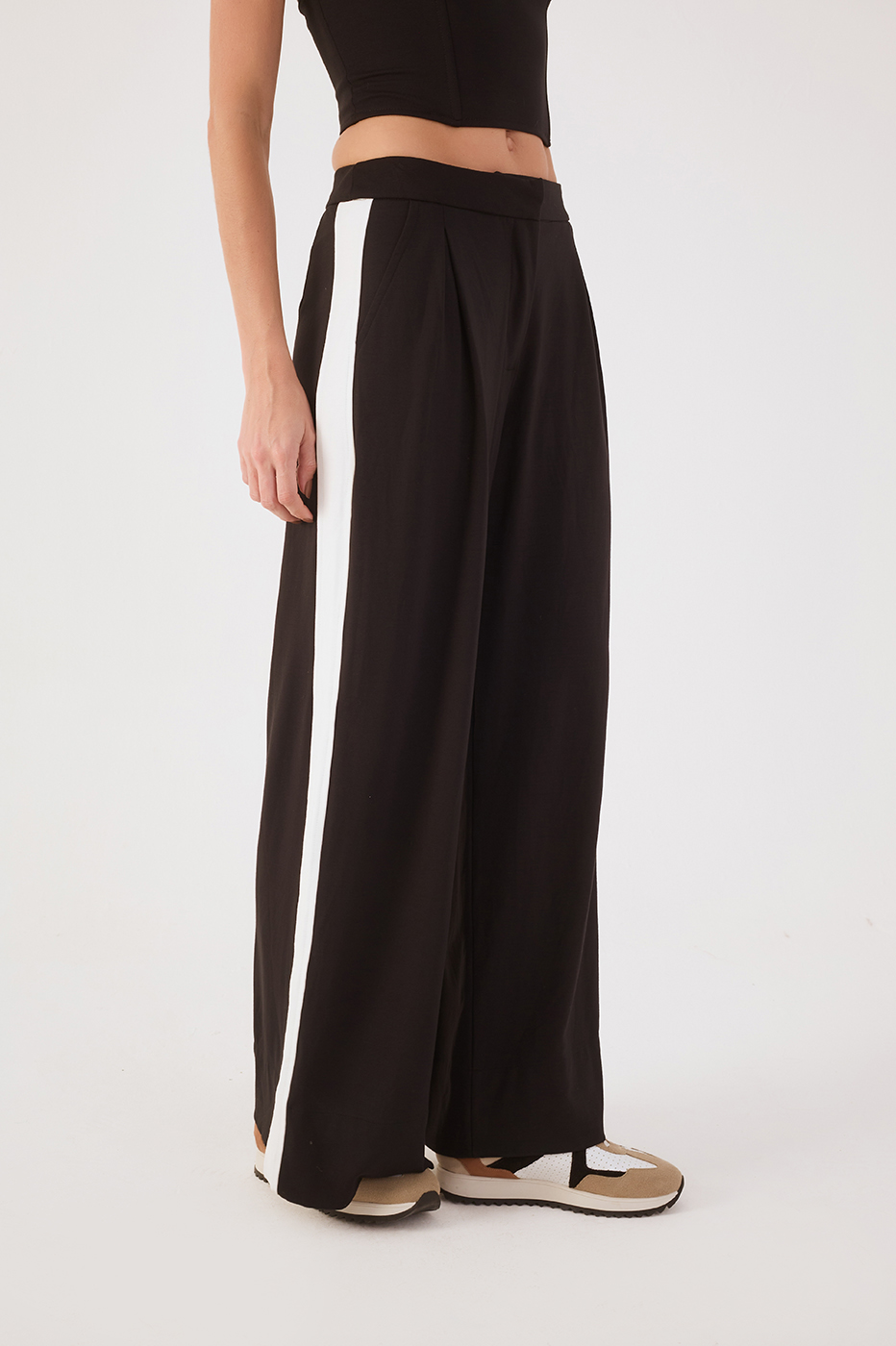 Black Bicolor Pockets Wide-Leg Tailored Pants