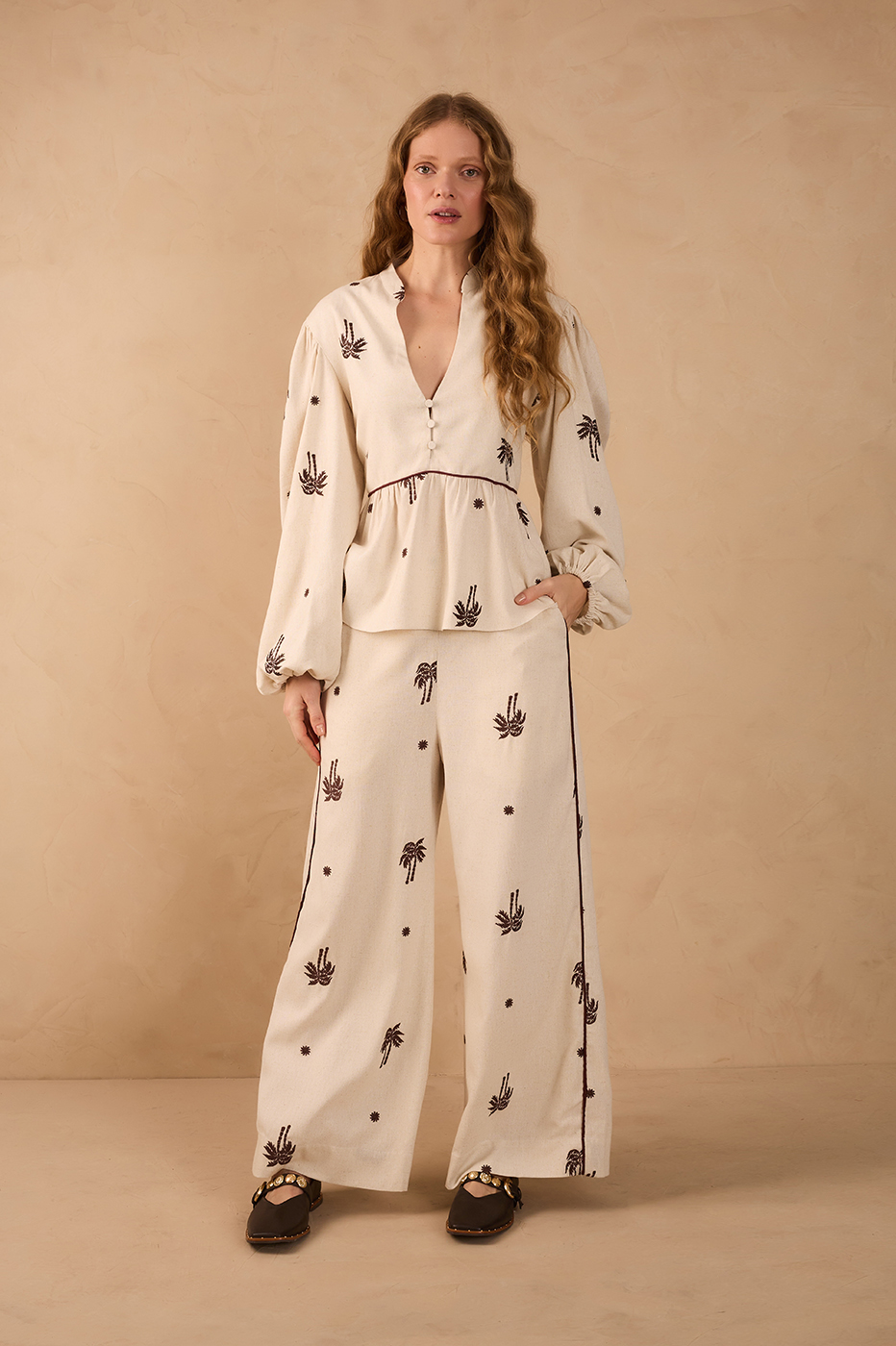 Natural Sol Rio Embroidered Cropped Pants