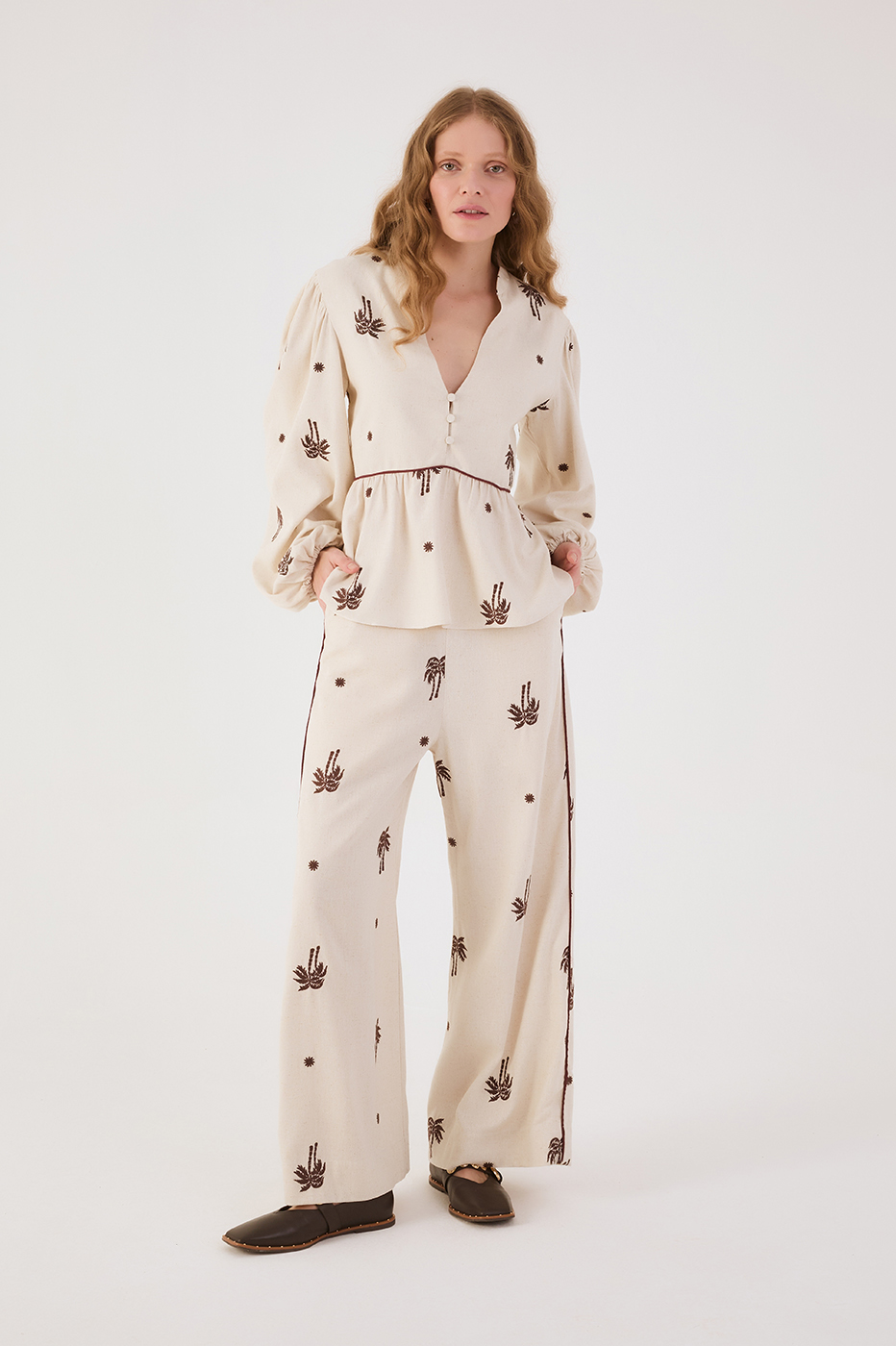 Natural Sol Rio Embroidered Cropped Pants
