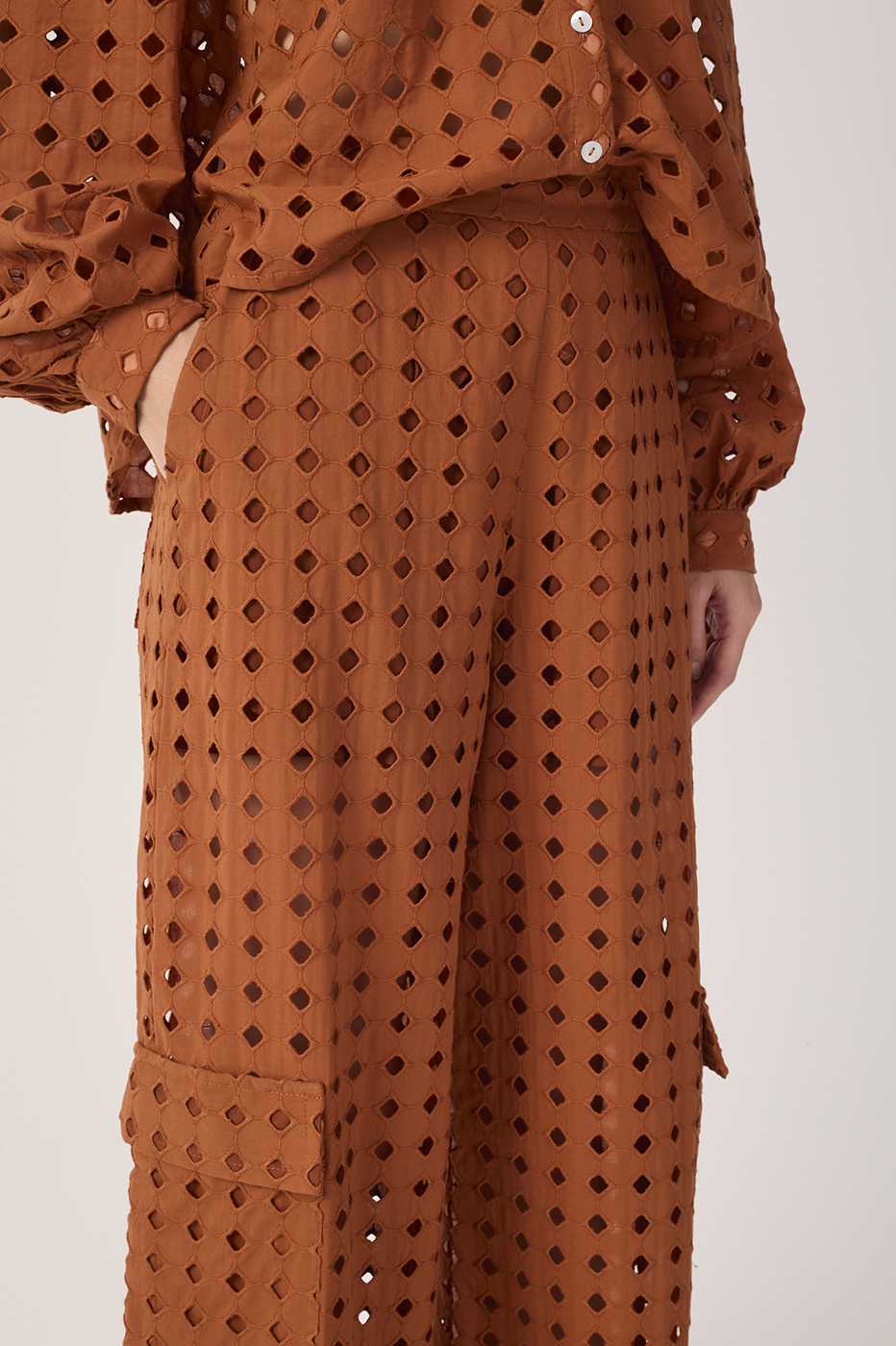 Eyelet Cargo Pocket Pants_5