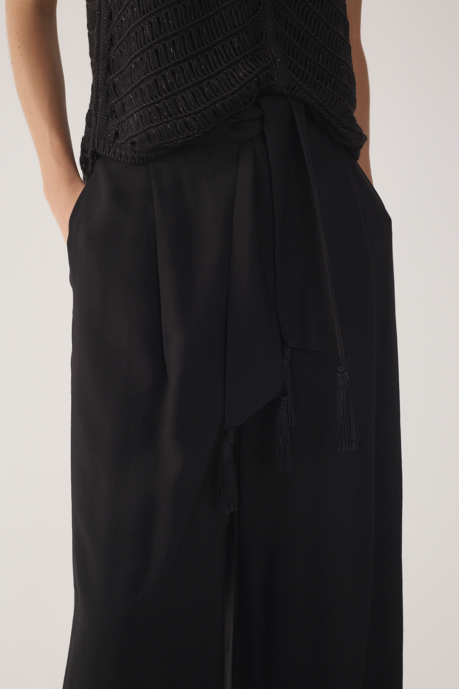 Black Wide-Leg Tie Waist Pants_4